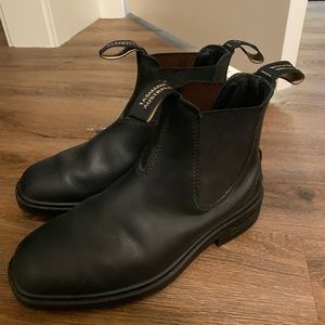 Women’s black blundstone boots.
